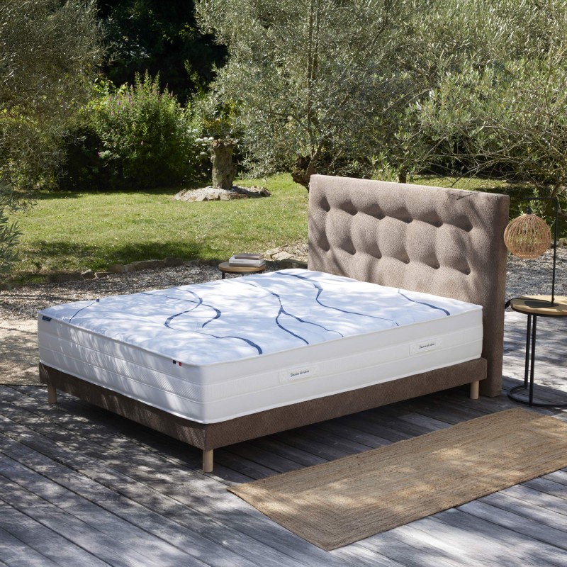 Sommier tapissier moka, bois massif, chenilles bouclettes